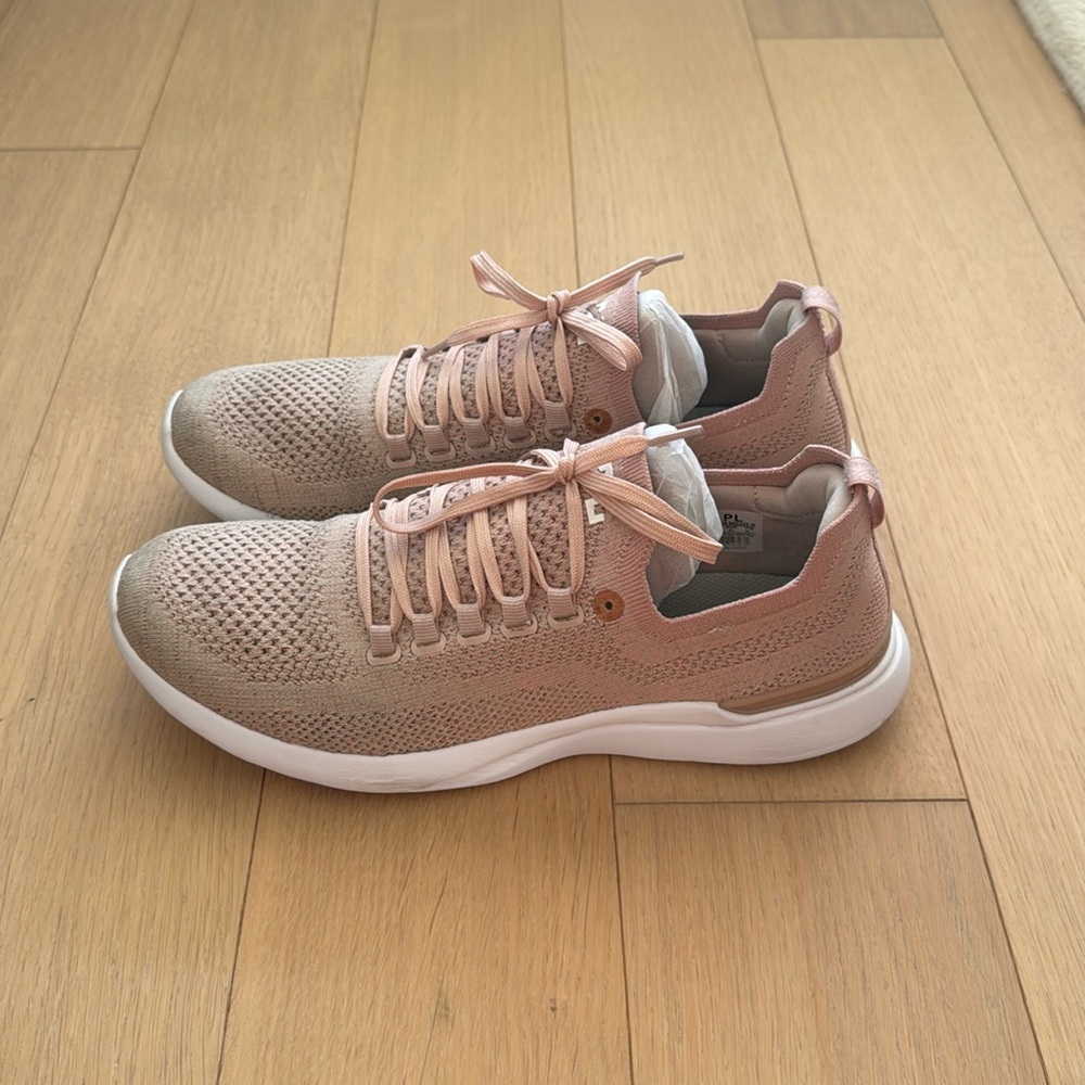 APL - TechLoom Breeze - Women’s Size 10